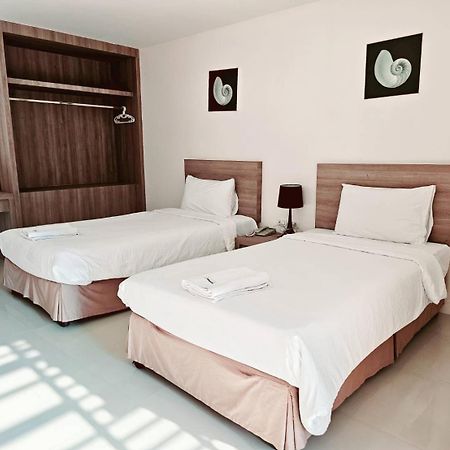 Similan Mansion Hotel Bang Saen Exterior photo