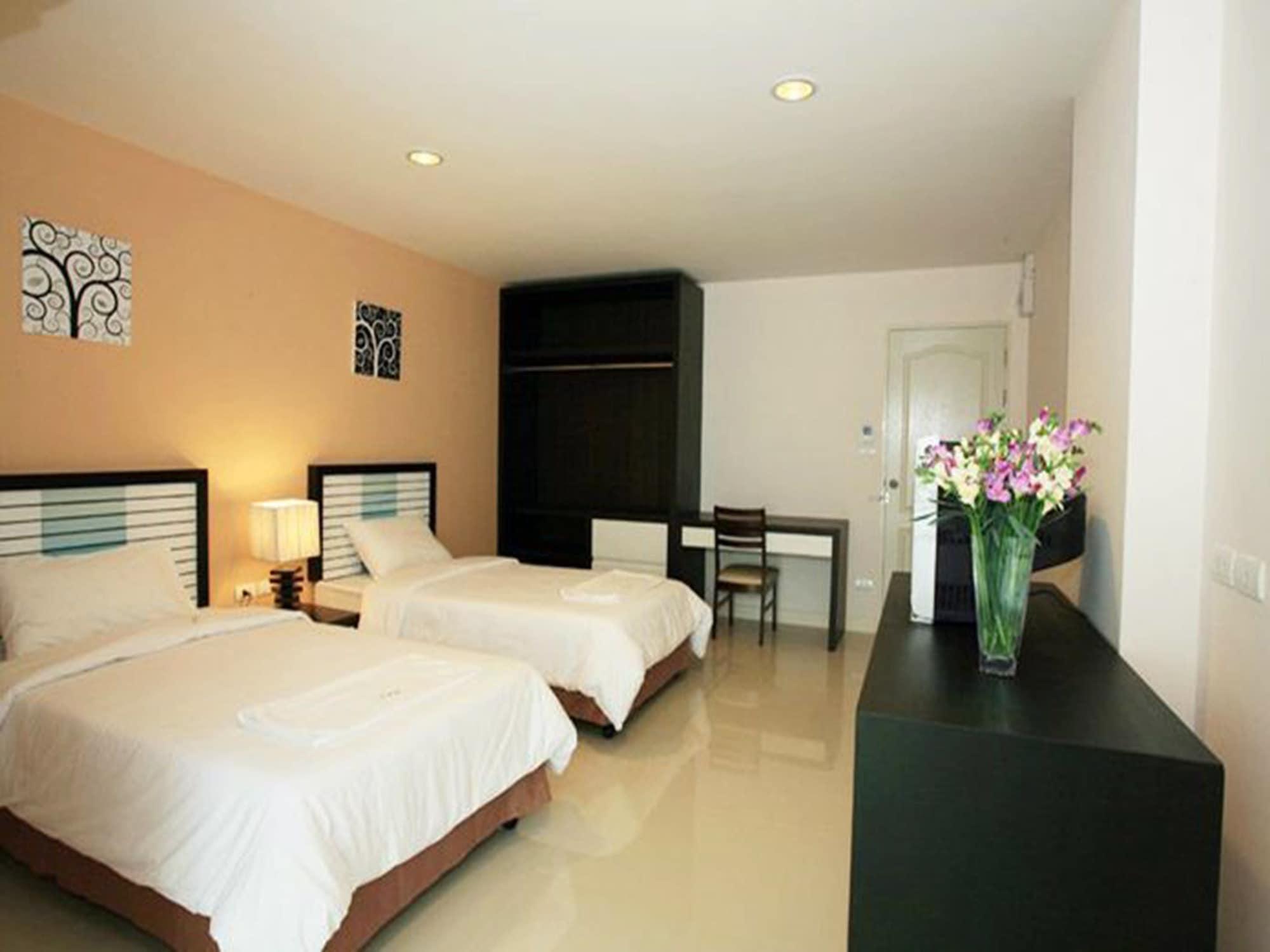 Similan Mansion Hotel Bang Saen Exterior photo