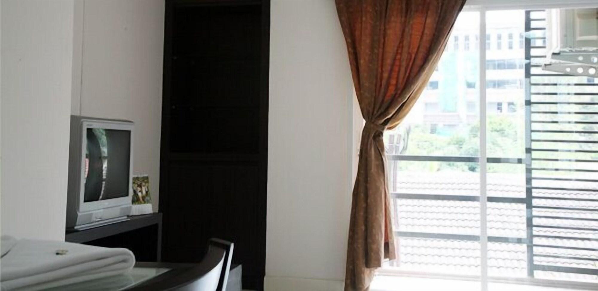 Similan Mansion Hotel Bang Saen Exterior photo
