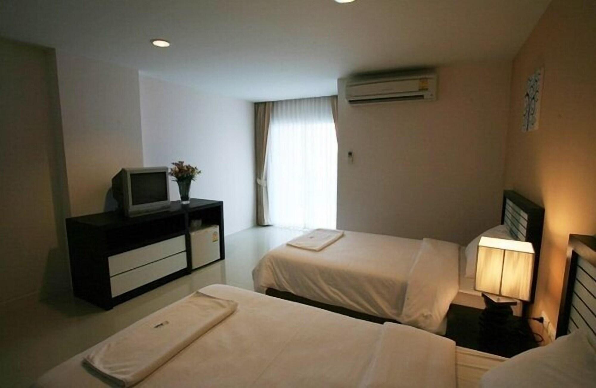 Similan Mansion Hotel Bang Saen Exterior photo