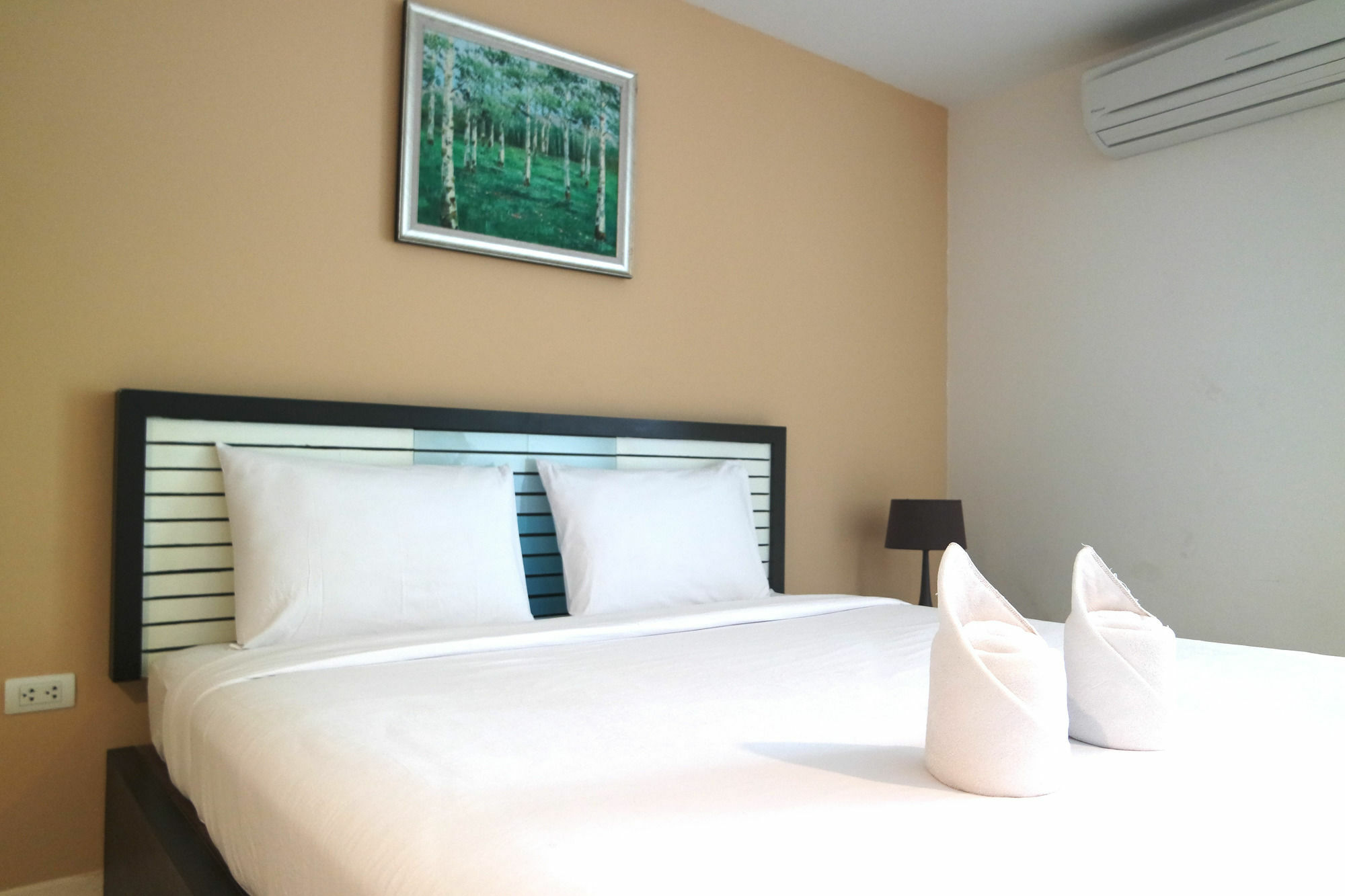 Similan Mansion Hotel Bang Saen Exterior photo